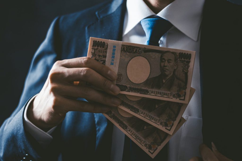 脱税とは?脱税に当たる行為と節税・租税回避との違いとは?