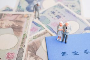 【年金の受給額一覧】あなたが受け取れる国民年金・厚生年金の受給額を表で解説！