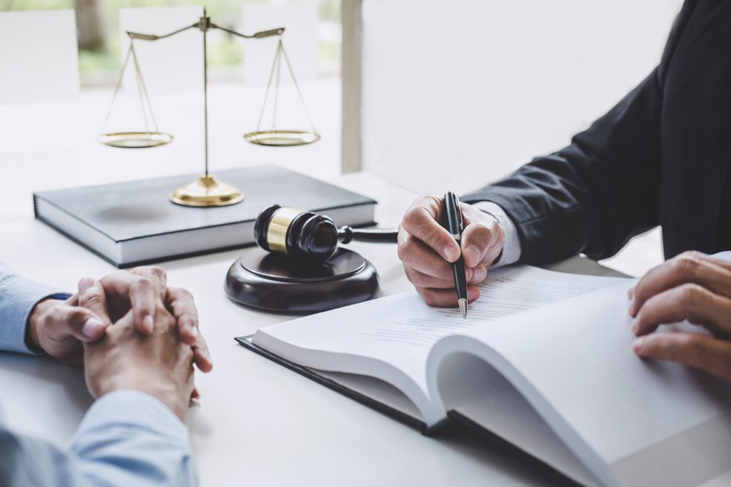 忙しい弁護士こそ不動産投資をすべき5つの理由は？